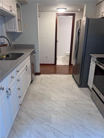 2 Academy LN, Hampton, VA 23669