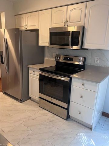 2 Academy LN, Hampton, VA 23669