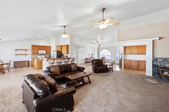 11025 El Esteban, Phelan, CA 92371