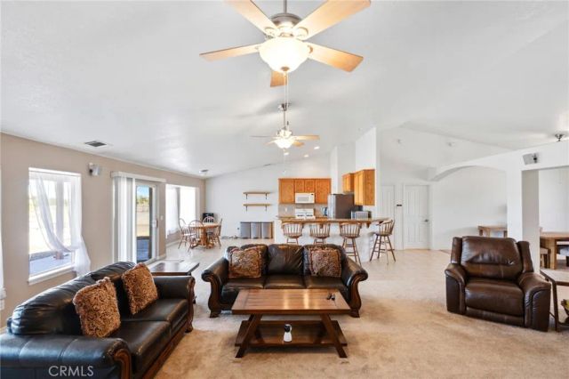 11025 El Esteban, Phelan, CA 92371