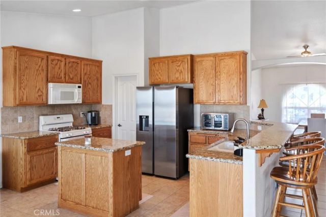 11025 El Esteban, Phelan, CA 92371