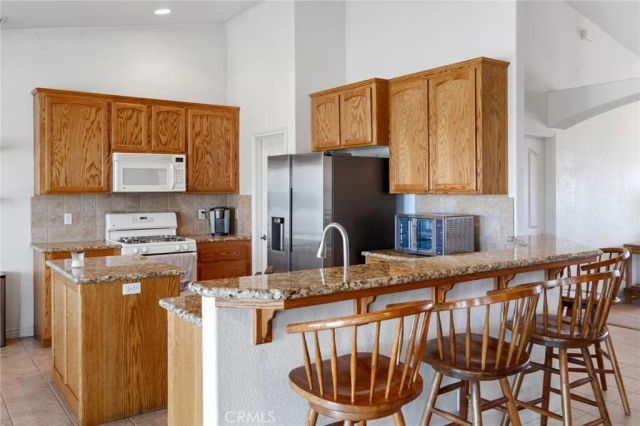 11025 El Esteban, Phelan, CA 92371