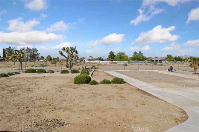 11025 El Esteban, Phelan, CA 92371