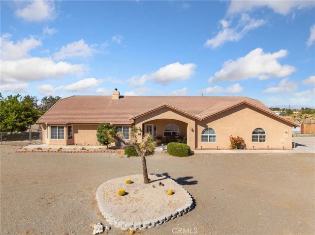 11025 El Esteban, Phelan, CA 92371