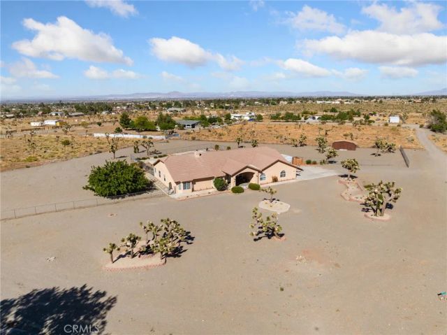 11025 El Esteban, Phelan, CA 92371