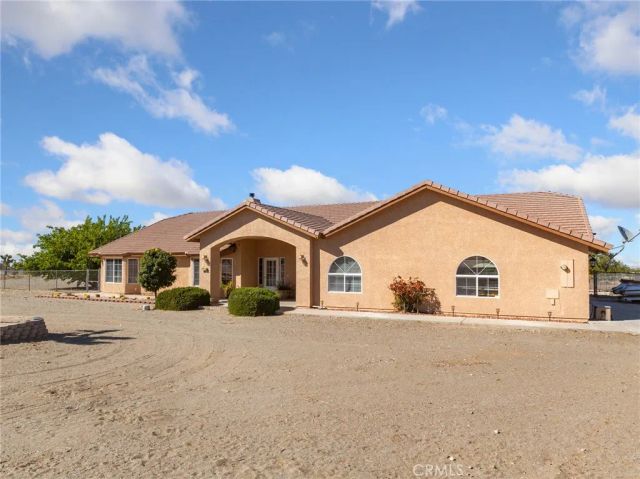 11025 El Esteban, Phelan, CA 92371