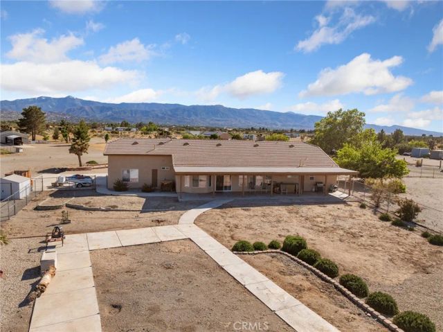 11025 El Esteban, Phelan, CA 92371