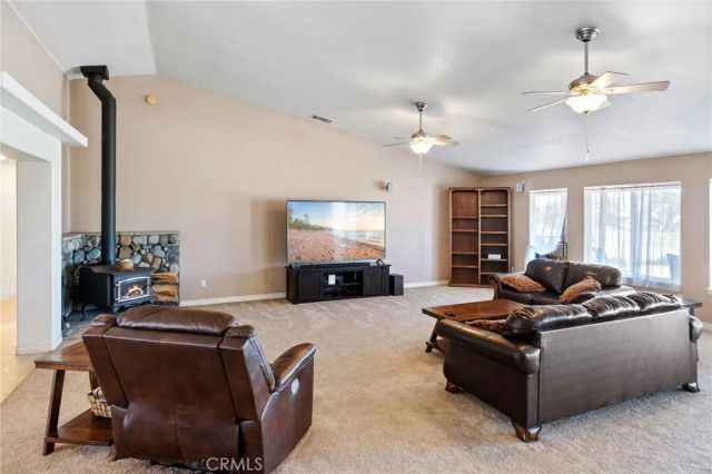 11025 El Esteban, Phelan, CA 92371