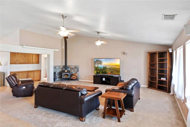 11025 El Esteban, Phelan, CA 92371