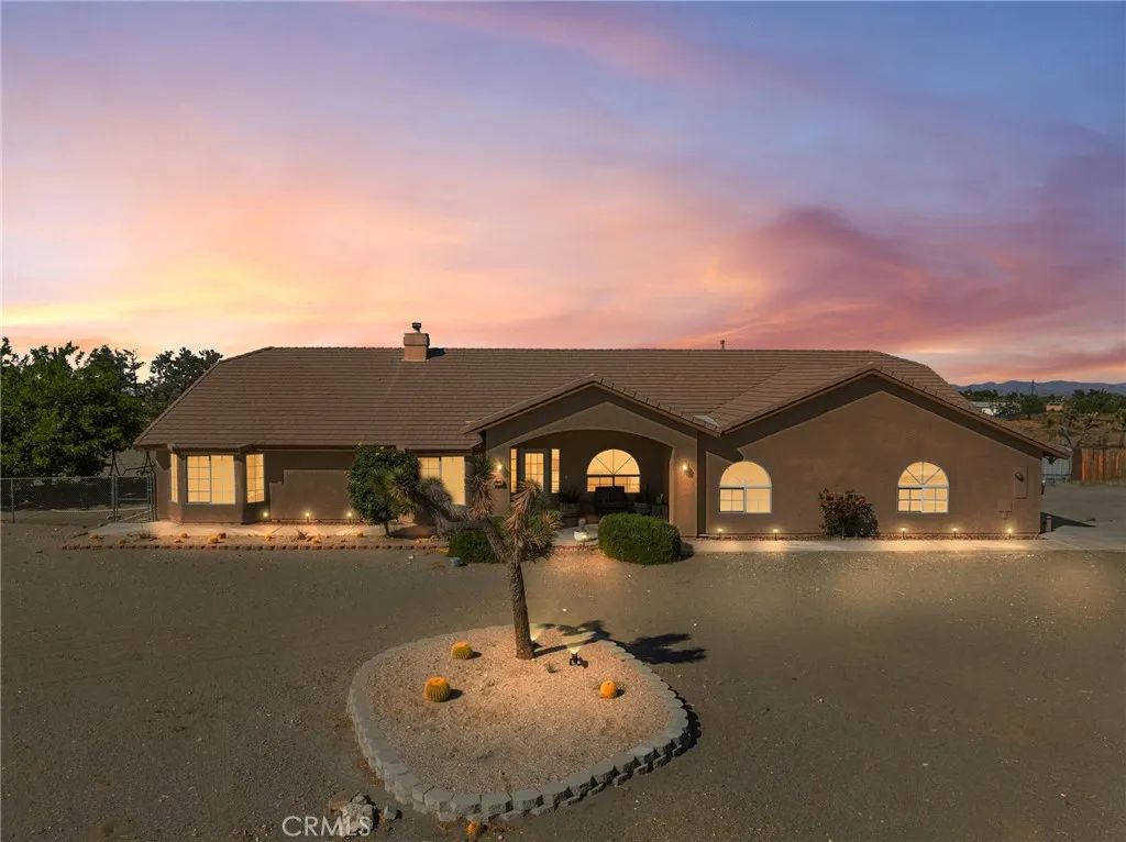 11025 El Esteban, Phelan, CA 92371