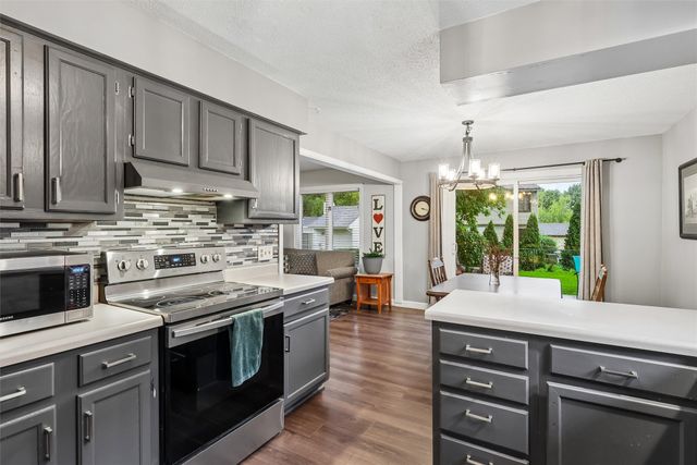 4404 81st Street, Urbandale, IA 50322
