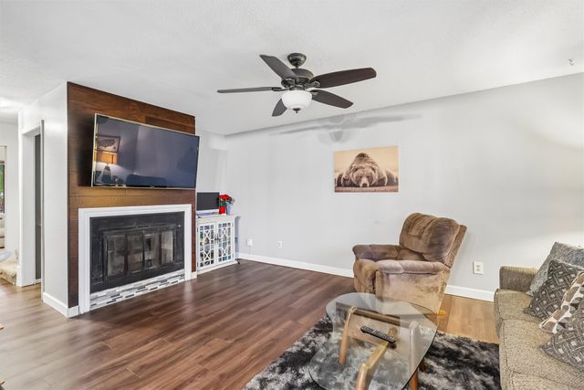 4404 81st Street, Urbandale, IA 50322