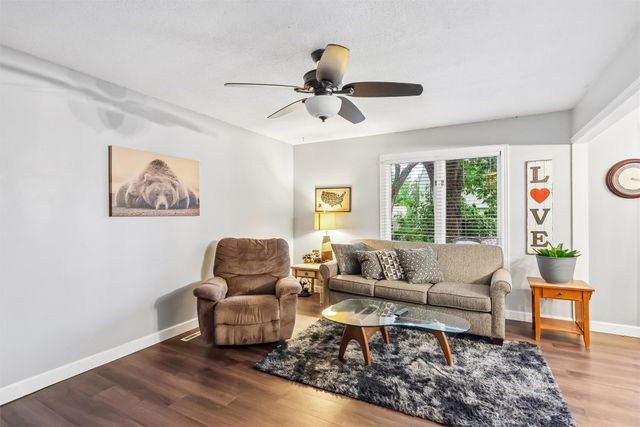 4404 81st Street, Urbandale, IA 50322