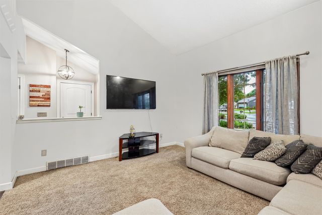 4404 81st Street, Urbandale, IA 50322