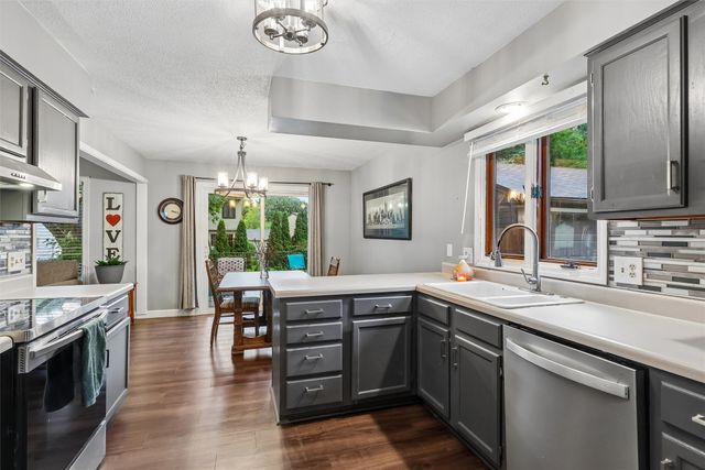 4404 81st Street, Urbandale, IA 50322