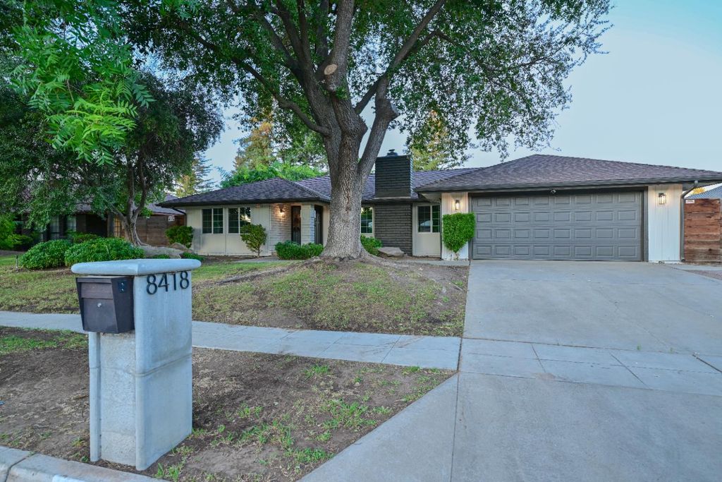 Image 1 of property listing at 8418 N Del Mar Avenue, Fresno, CA 93711