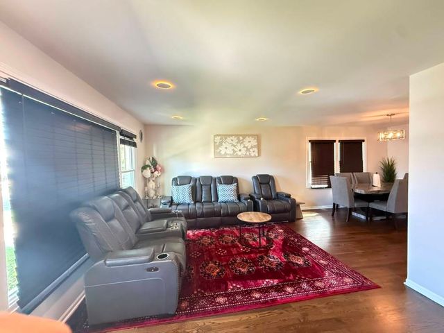 3524 N Natoma Avenue, Chicago, IL 60634