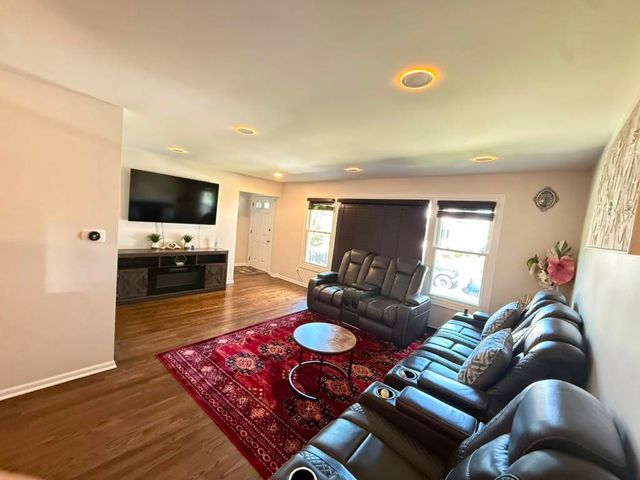 3524 N Natoma Avenue, Chicago, IL 60634