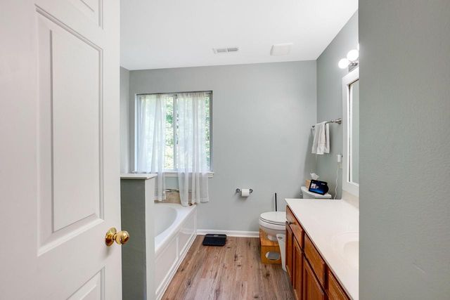 2549 Fox River PARKWAY, Waukesha, WI 53189