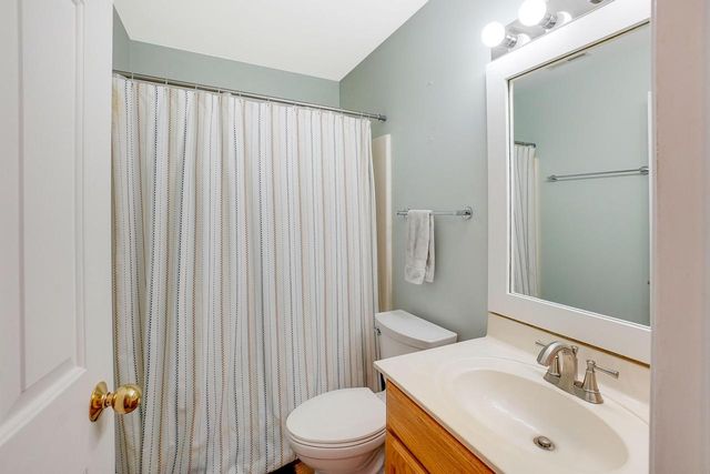 2549 Fox River PARKWAY, Waukesha, WI 53189