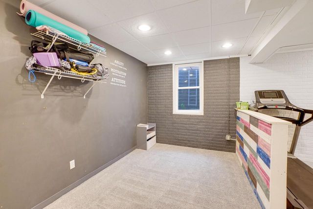 2549 Fox River PARKWAY, Waukesha, WI 53189