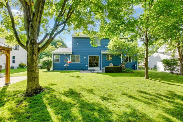 2549 Fox River PARKWAY, Waukesha, WI 53189