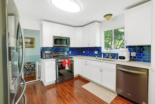 2549 Fox River PARKWAY, Waukesha, WI 53189