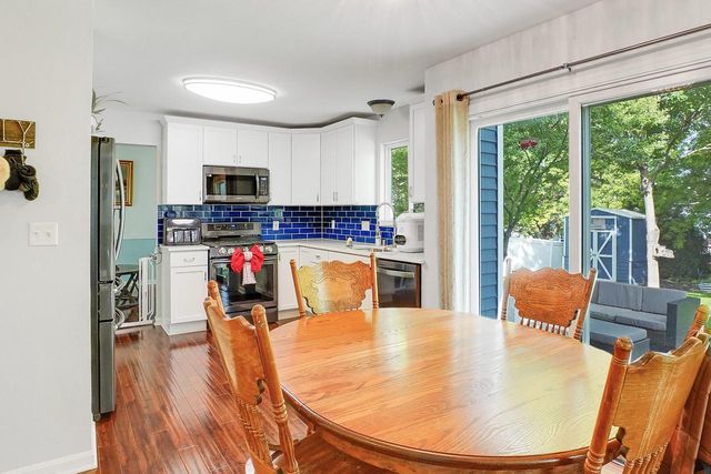 2549 Fox River PARKWAY, Waukesha, WI 53189