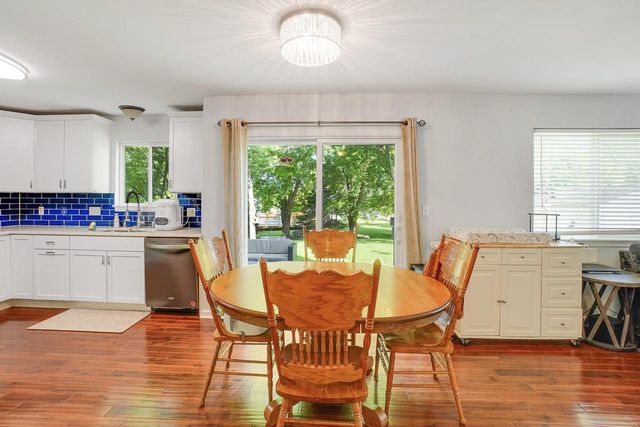 2549 Fox River PARKWAY, Waukesha, WI 53189