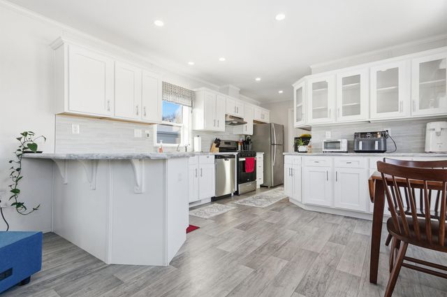 65 Caddy Drive, Salem, NH 03079