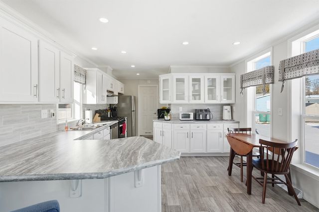 65 Caddy Drive, Salem, NH 03079