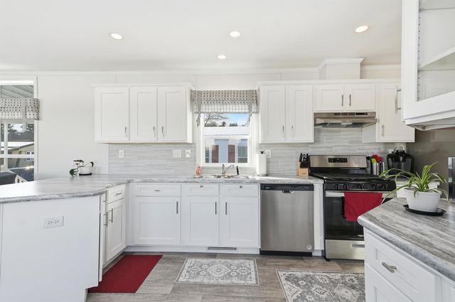 65 Caddy Drive, Salem, NH 03079