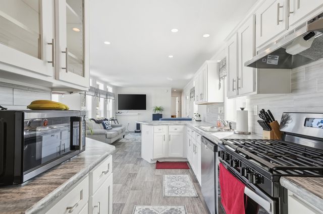 65 Caddy Drive, Salem, NH 03079