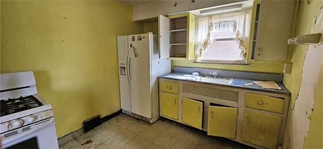 4600 3rd St, Versailles Boro, PA 15132
