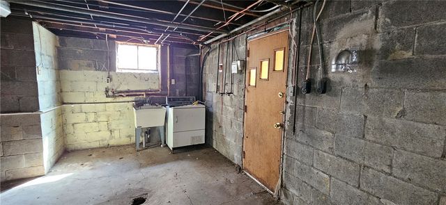 4600 3rd St, Versailles Boro, PA 15132