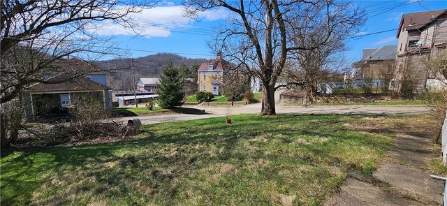 4600 3rd St, Versailles Boro, PA 15132