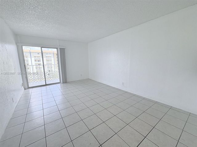 4550 NW 9th St 717E, Miami, FL 33126