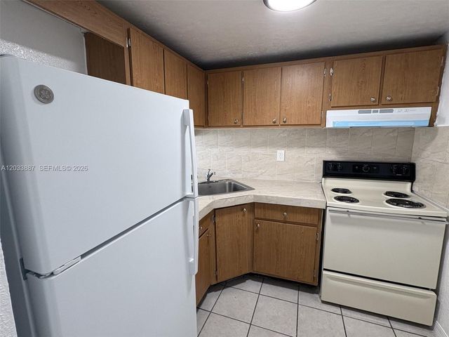 4550 NW 9th St 717E, Miami, FL 33126