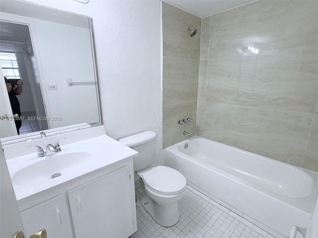 4550 NW 9th St 717E, Miami, FL 33126