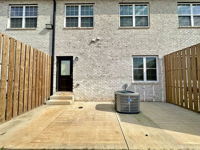 1170 Meadowhill Ln Unit B, Clarksville, TN 37043