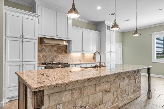 15628 Shady Brook Lane, College Station, TX 77845