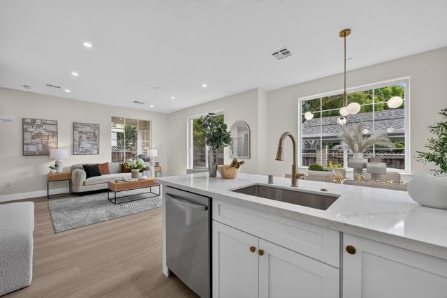 1911 Vida Court, Mountain View, CA 94043