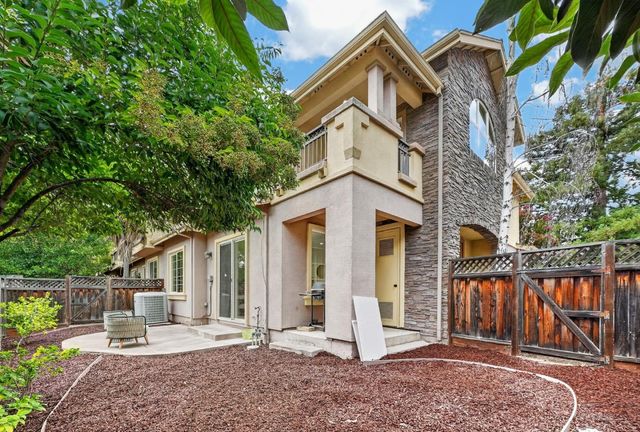 1911 Vida Court, Mountain View, CA 94043