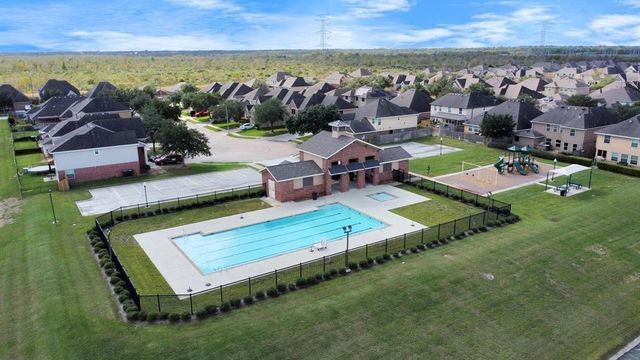 5318 Latigo Court, Alvin, TX 77511