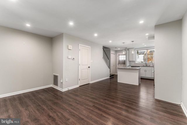 1248 BARNABY TER SE, Washington, DC 20032