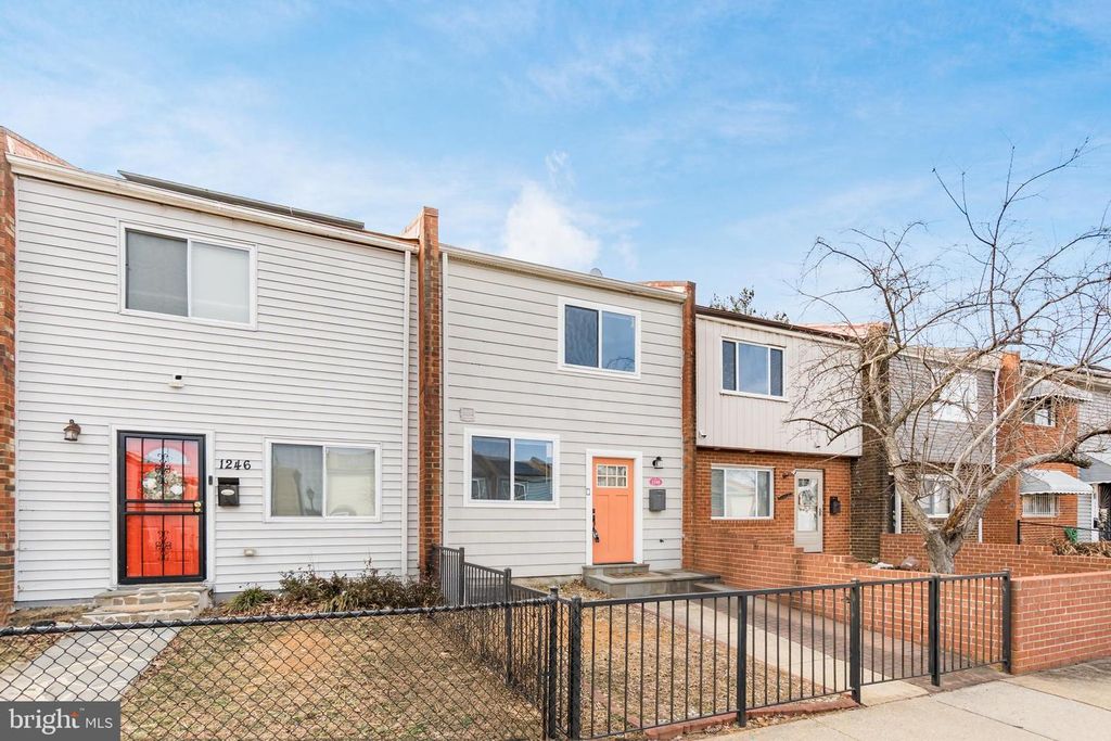 1248 BARNABY TER SE, Washington, DC 20032