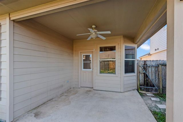 8734 Auburn Mane Drive, Tomball, TX 77375