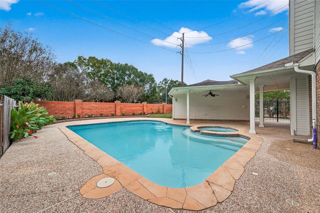 5522 Whisper Ridge Drive, Sugar Land, TX 77479