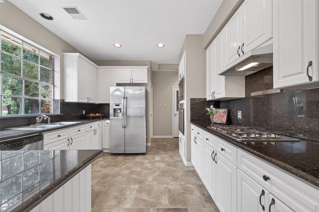 5522 Whisper Ridge Drive, Sugar Land, TX 77479