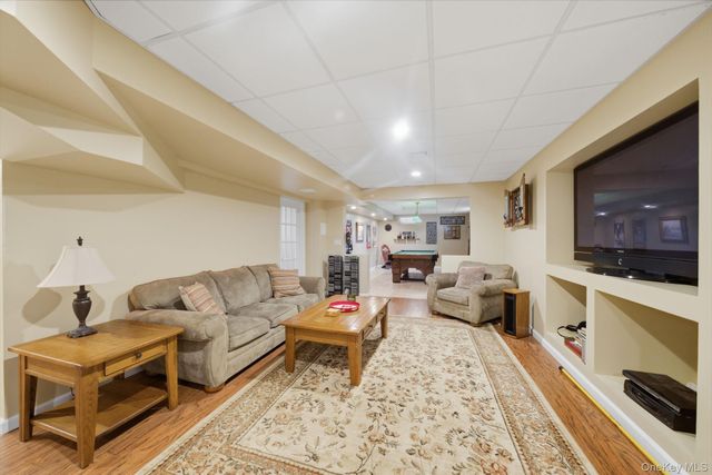 19 Sweetgum Lane, Miller Place, NY 11764
